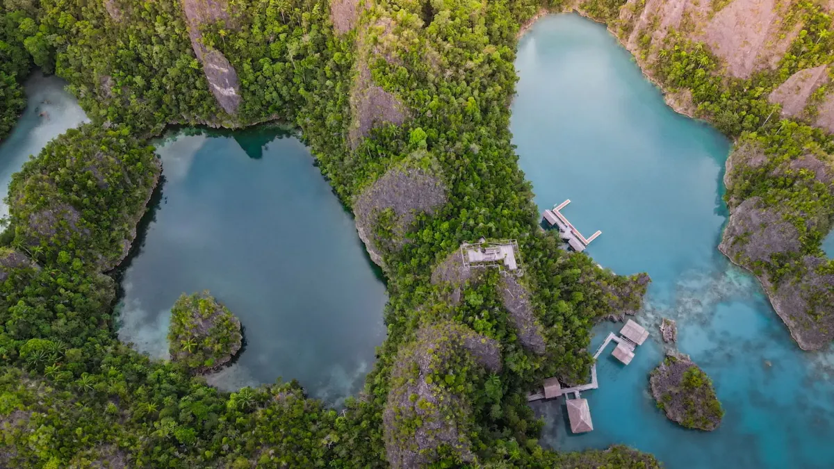 Raja Ampat dive season overview for Sorong liveaboard departures